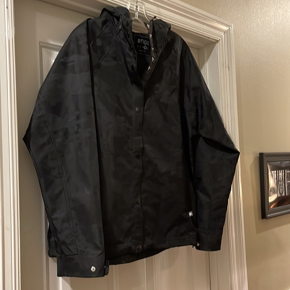 Rain jacket black camo -FIGS brand. worn 1-2 times. Excellent, like new.